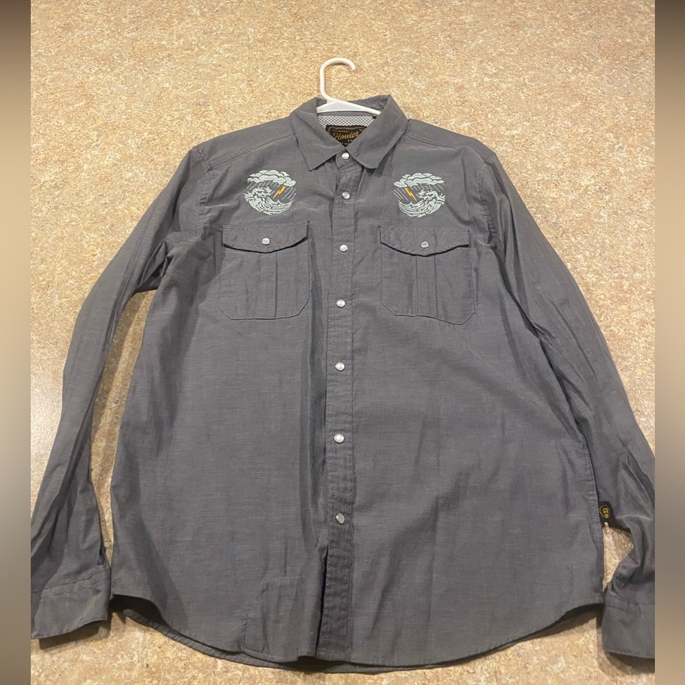 Awesome special edition shirt. Wore 1 time.